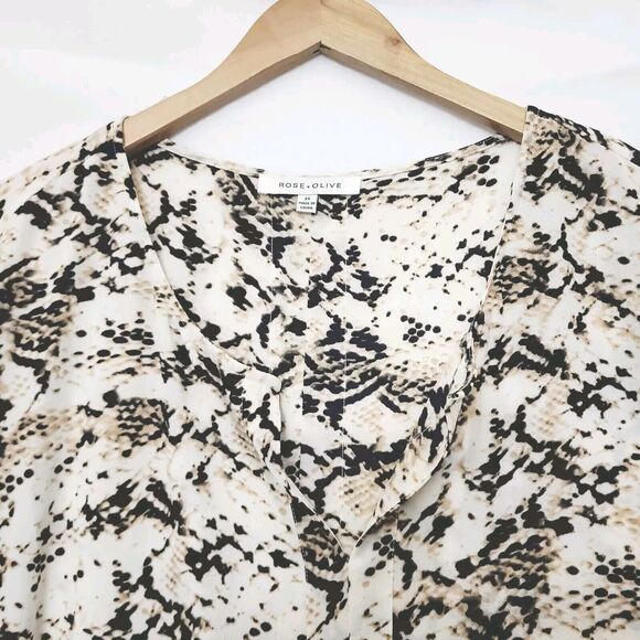 Rose & Olive Women Snake Print Popover Top Size 3X Ivory Split V Flowy Office - Picture 3 of 8